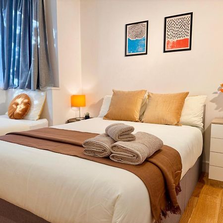 En-Suites With Free Parking 30Min To Central London Londres Exterior foto