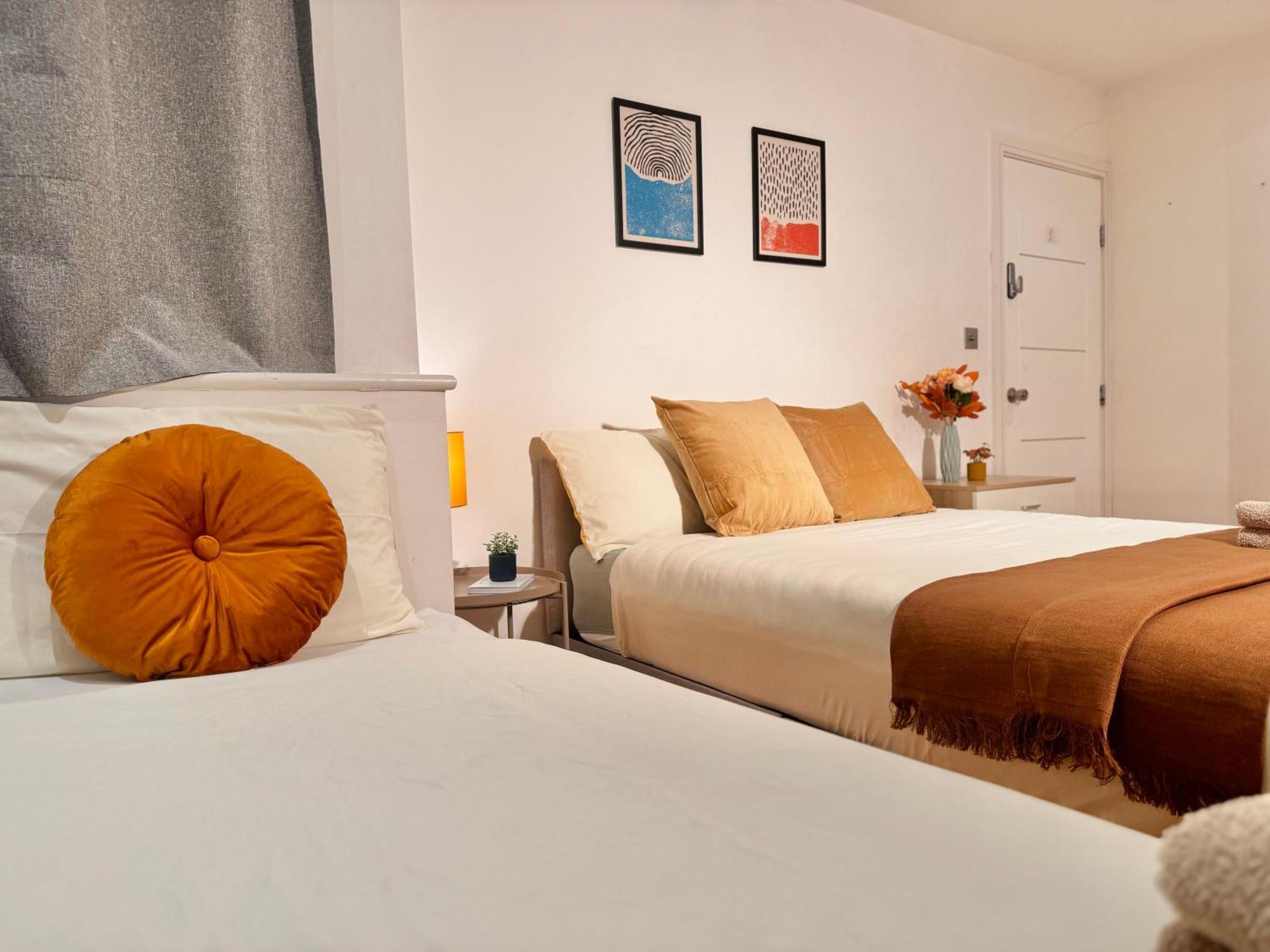 En-Suites With Free Parking 30Min To Central London Londres Exterior foto