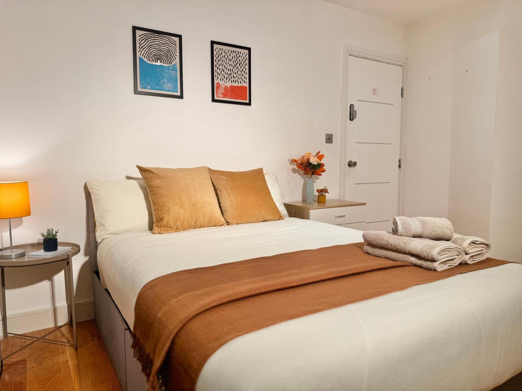En-Suites With Free Parking 30Min To Central London Londres Exterior foto