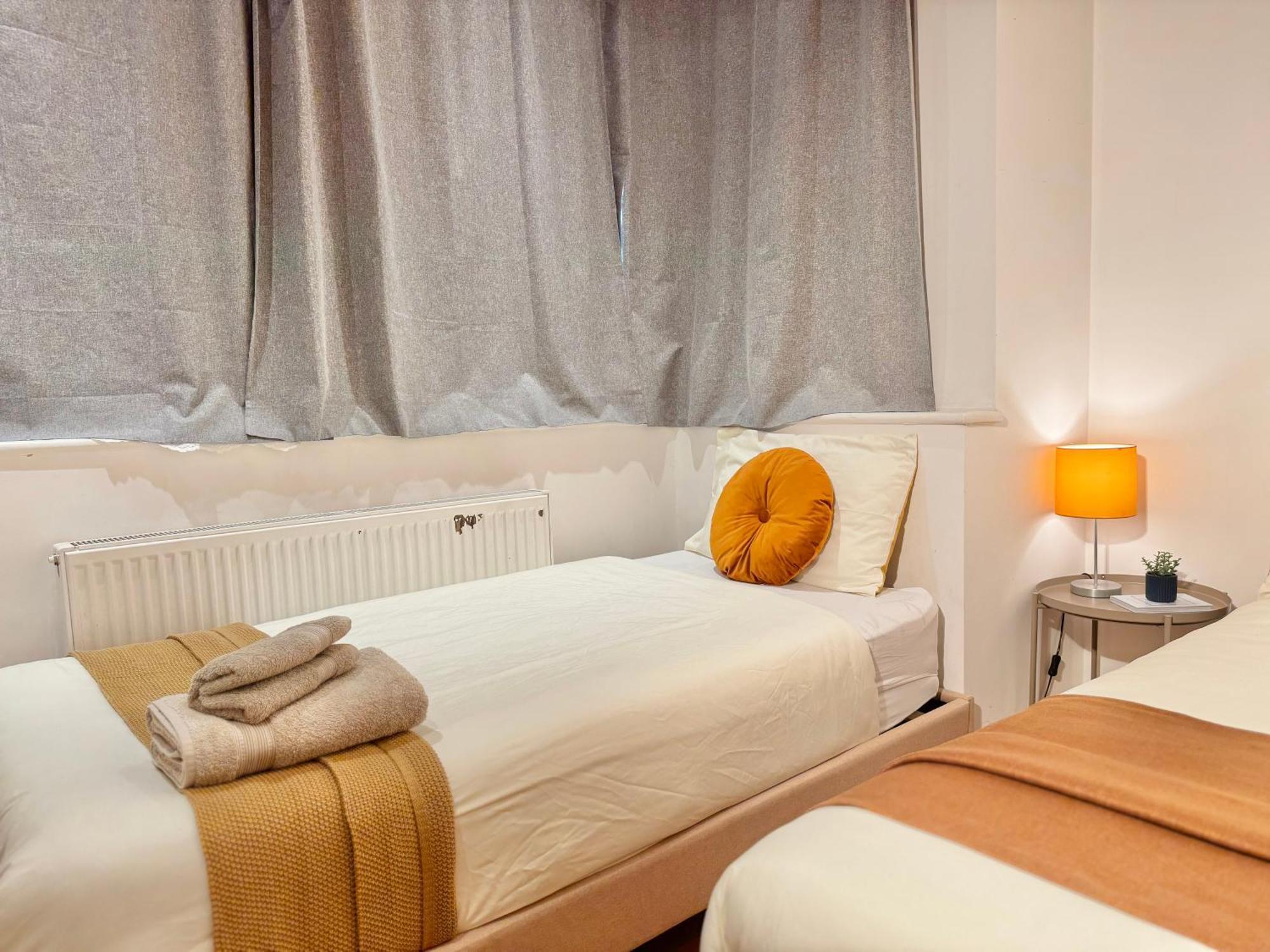 En-Suites With Free Parking 30Min To Central London Londres Exterior foto