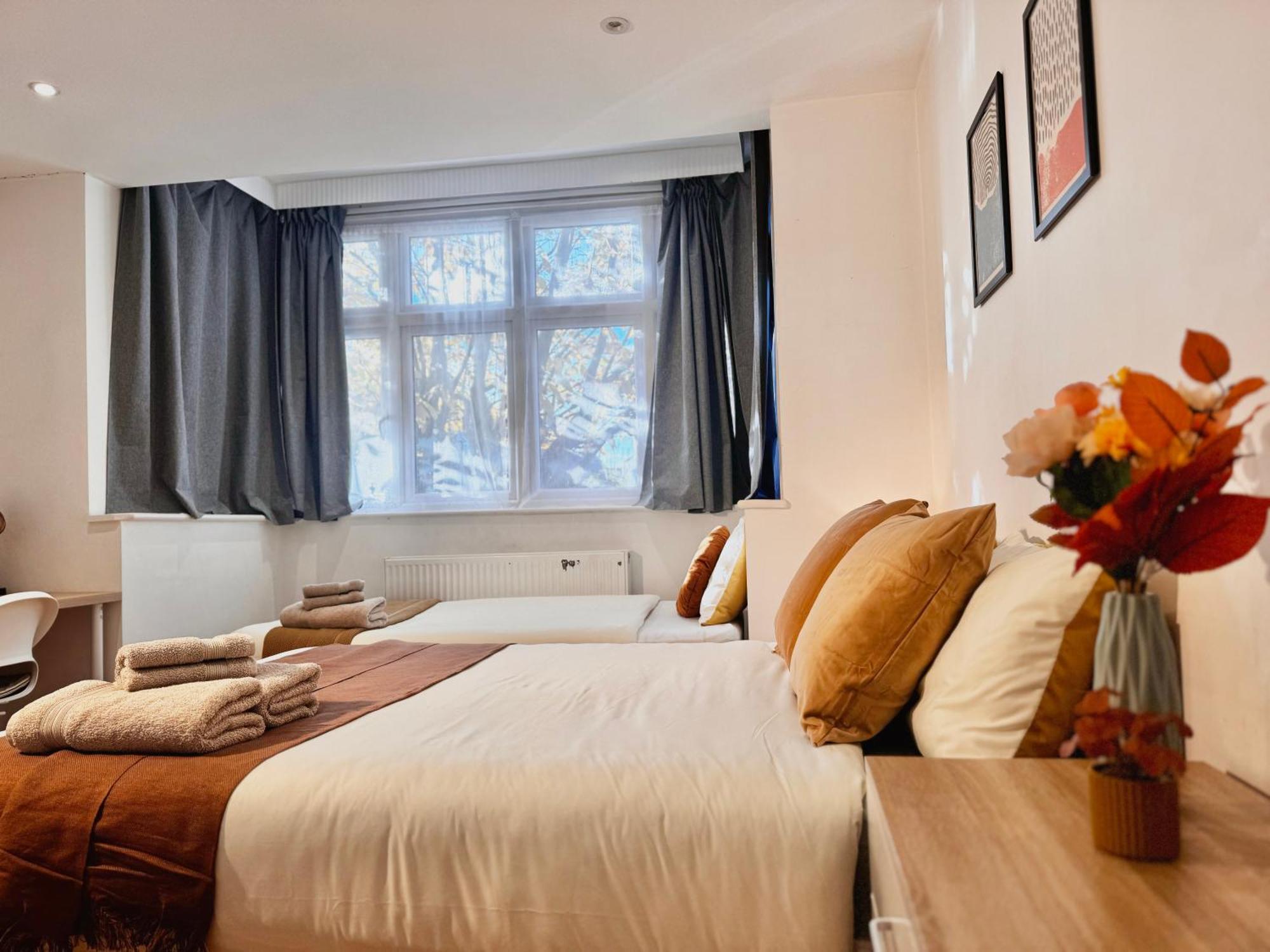 En-Suites With Free Parking 30Min To Central London Londres Exterior foto