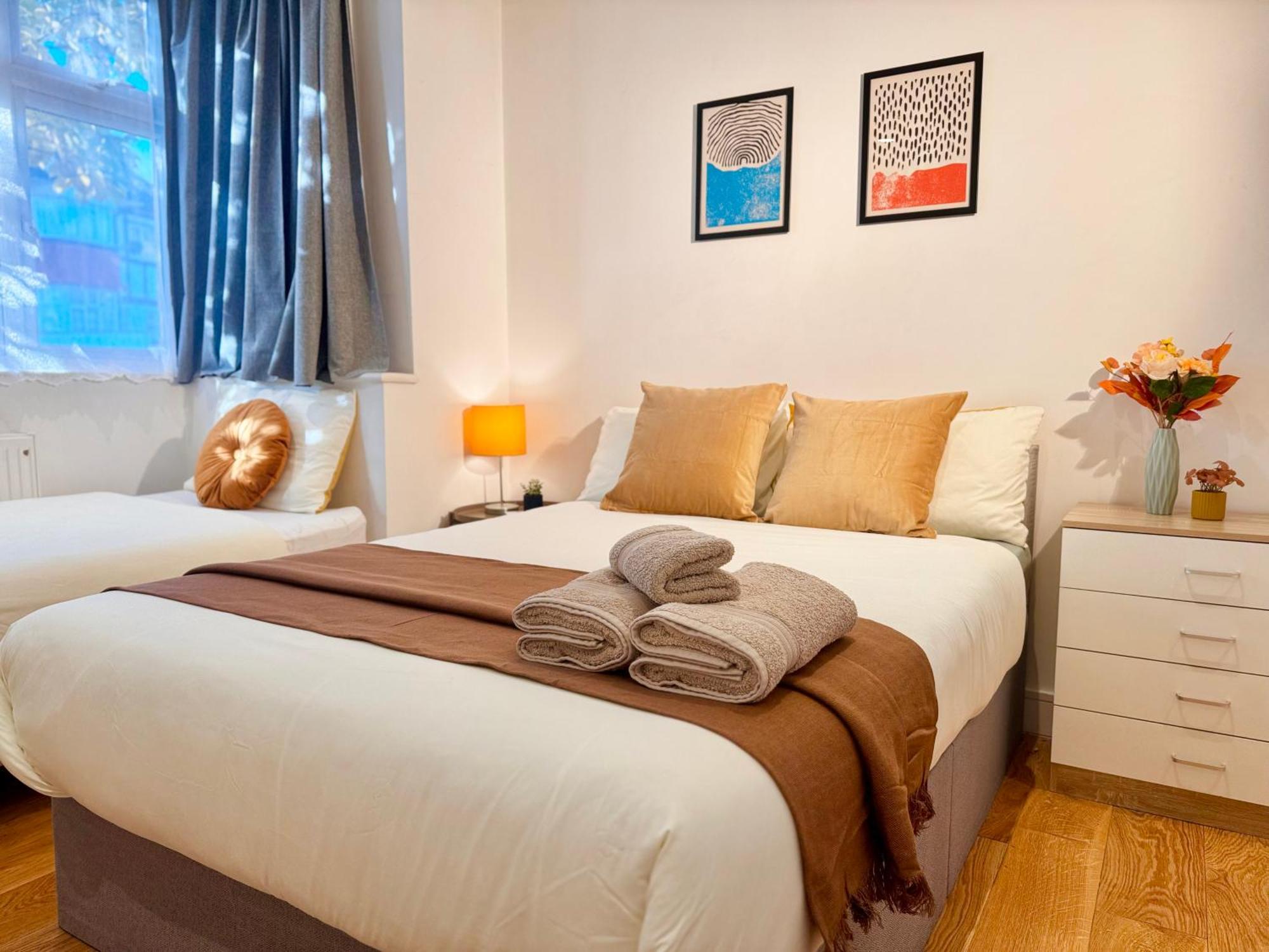 En-Suites With Free Parking 30Min To Central London Londres Exterior foto