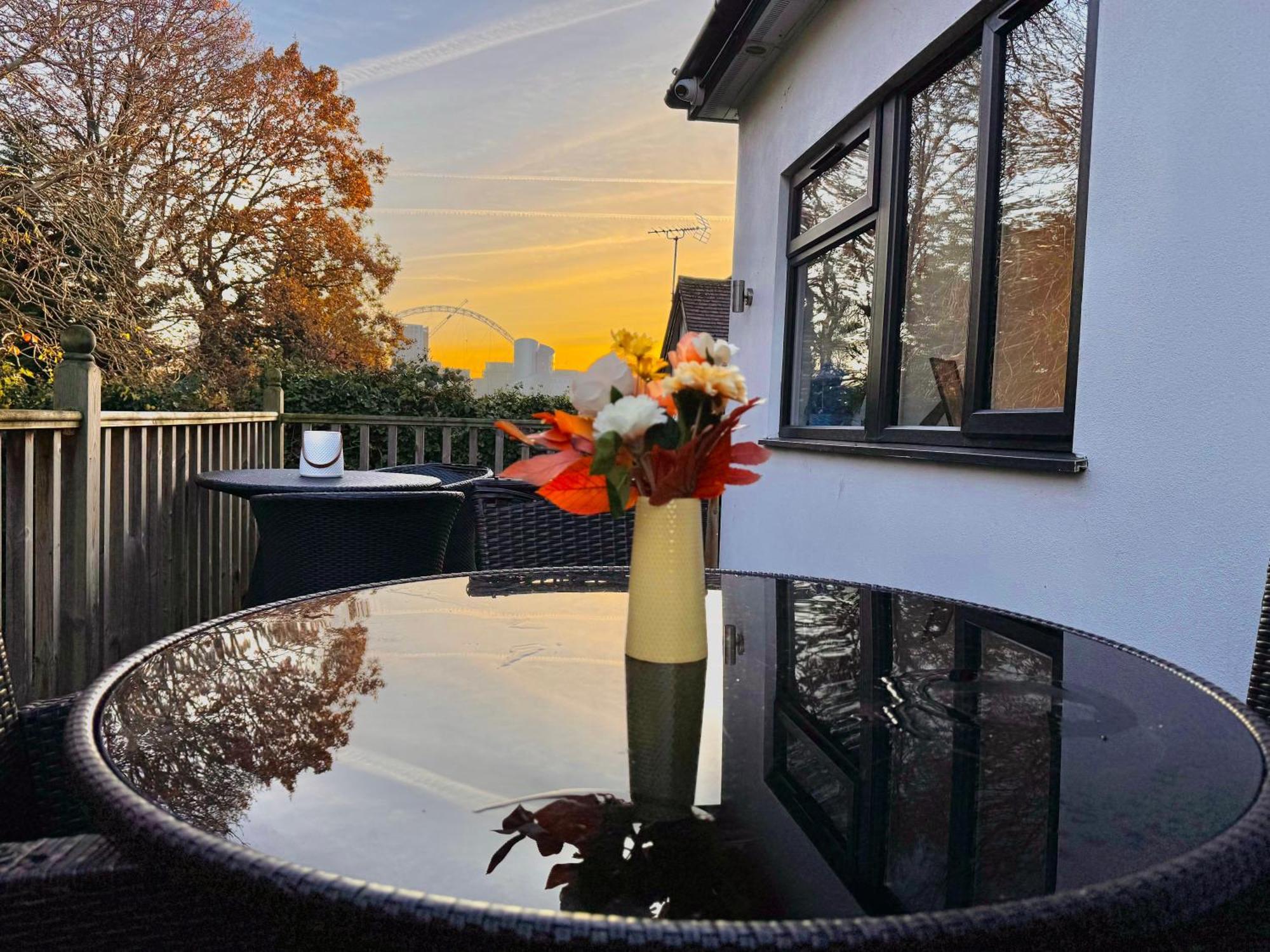 En-Suites With Free Parking 30Min To Central London Londres Exterior foto