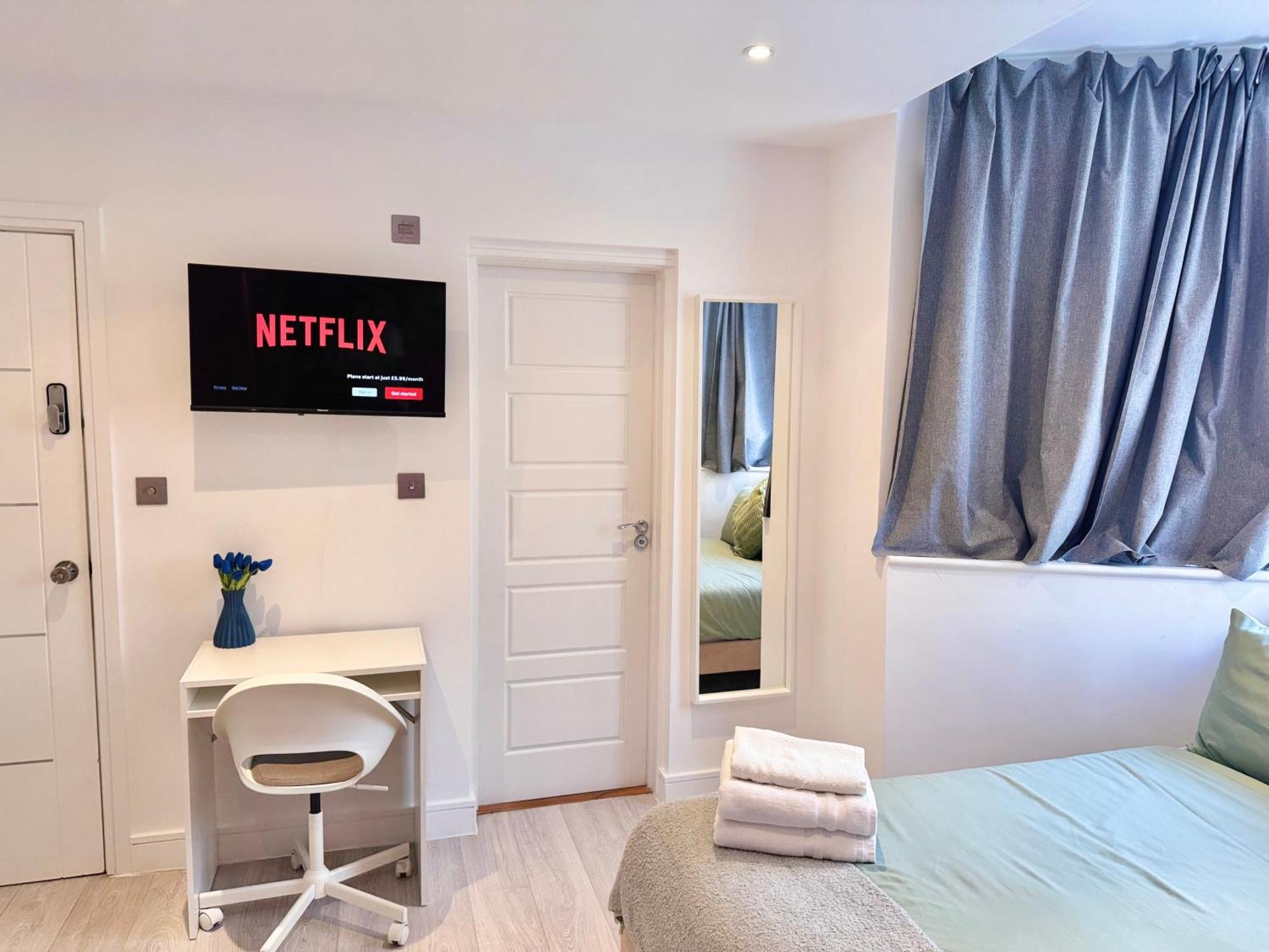 En-Suites With Free Parking 30Min To Central London Londres Exterior foto