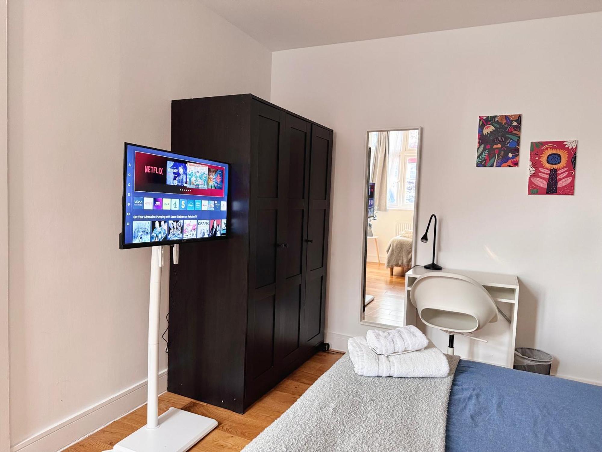 En-Suites With Free Parking 30Min To Central London Londres Exterior foto