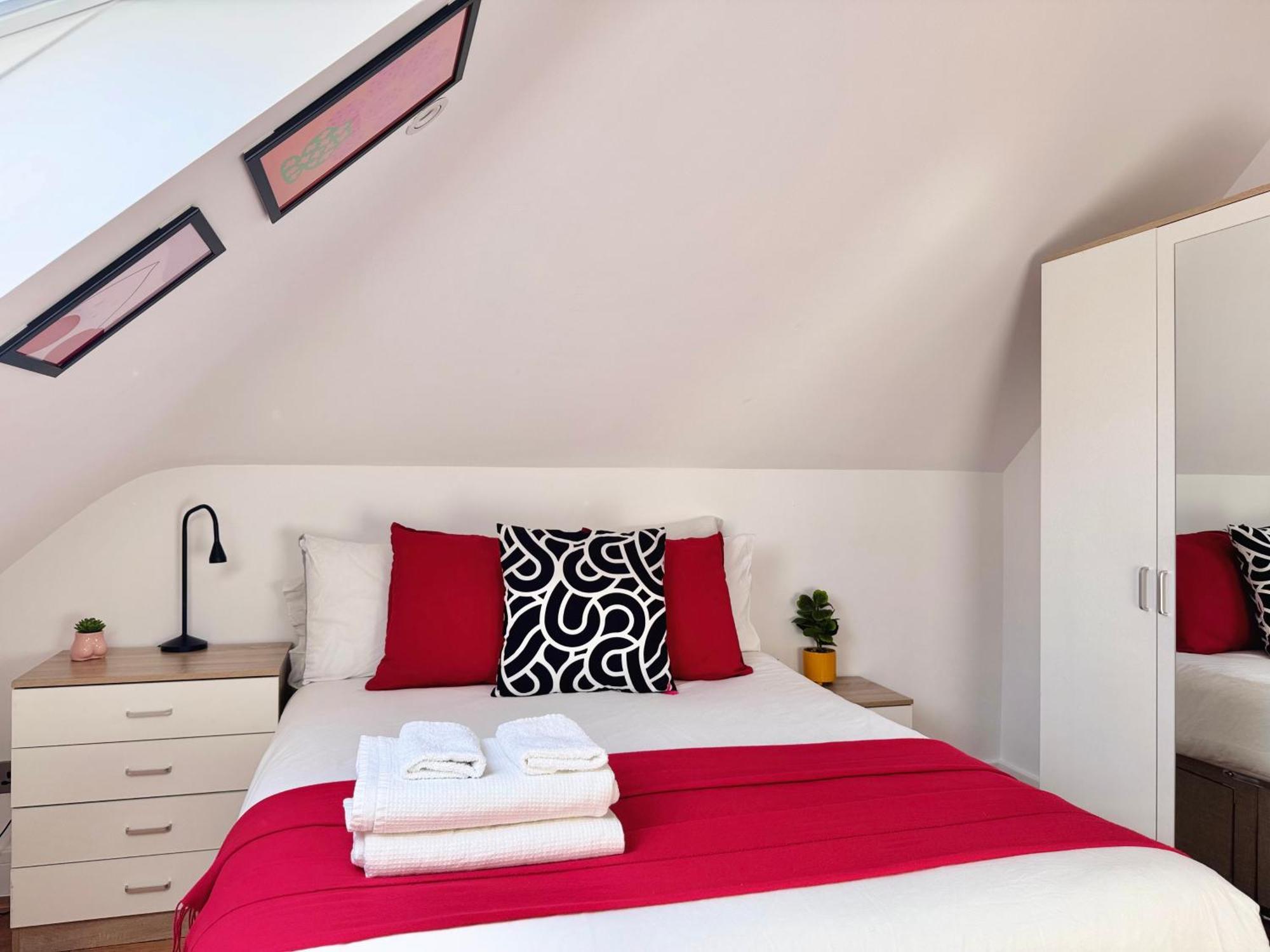 En-Suites With Free Parking 30Min To Central London Londres Exterior foto