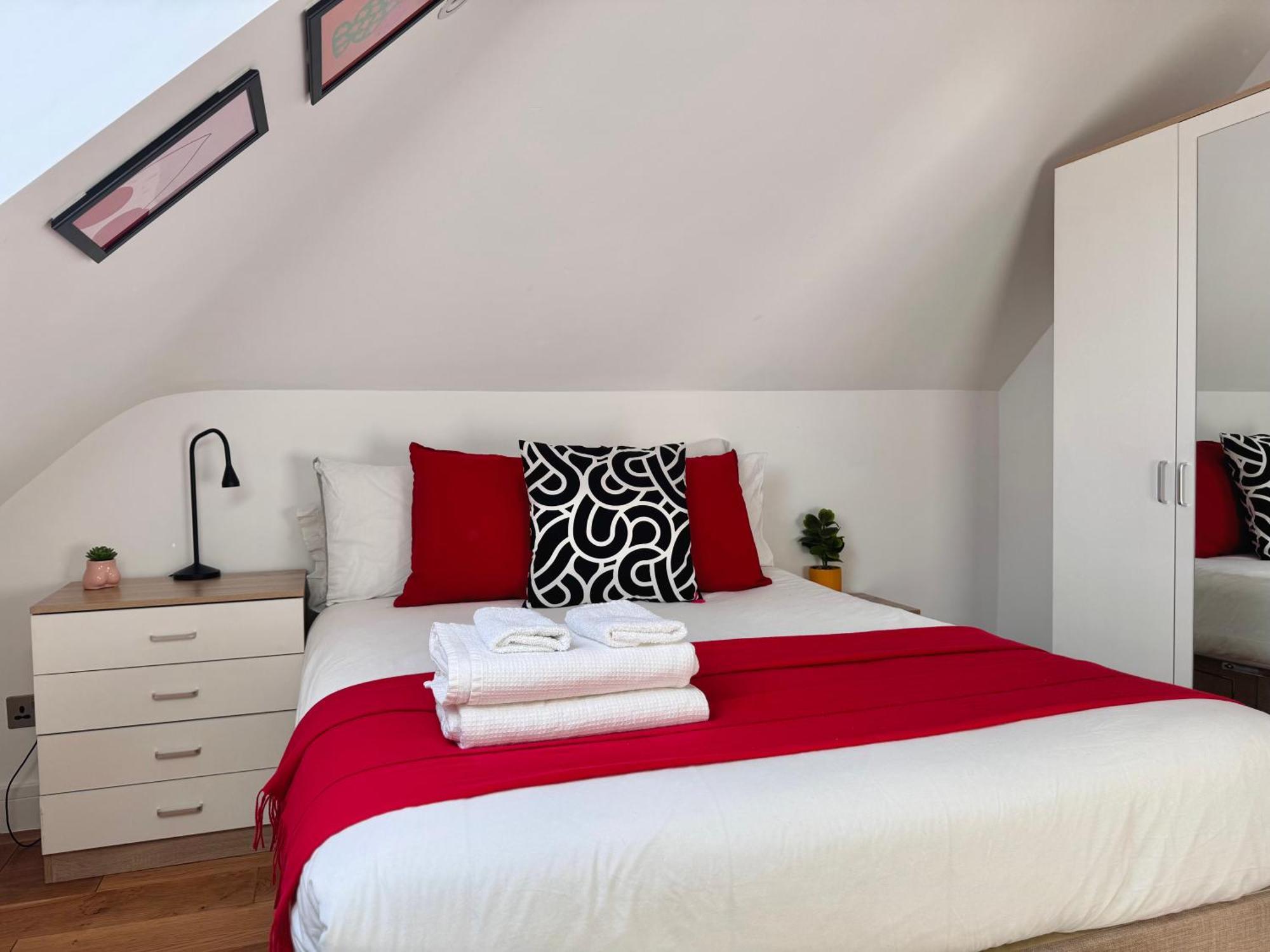 En-Suites With Free Parking 30Min To Central London Londres Exterior foto
