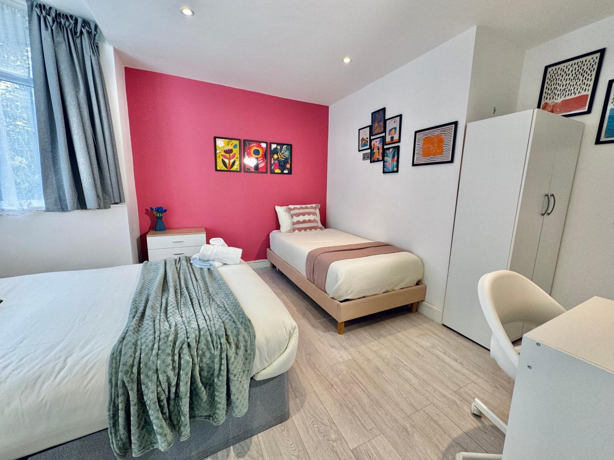En-Suites With Free Parking 30Min To Central London Londres Exterior foto