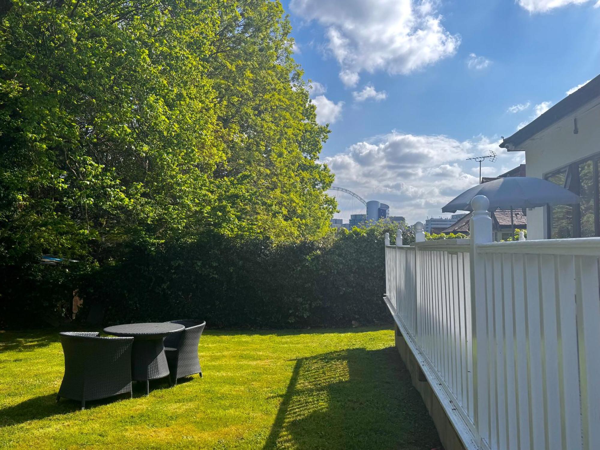 En-Suites With Free Parking 30Min To Central London Londres Exterior foto